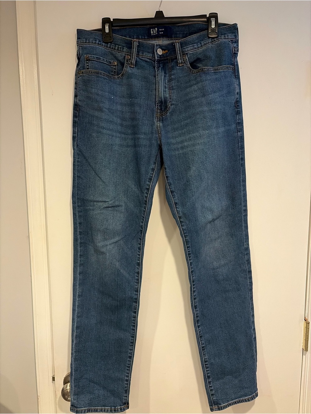 GAP Men's Straight-Leg Mid Wash Jeans in Denim Blue